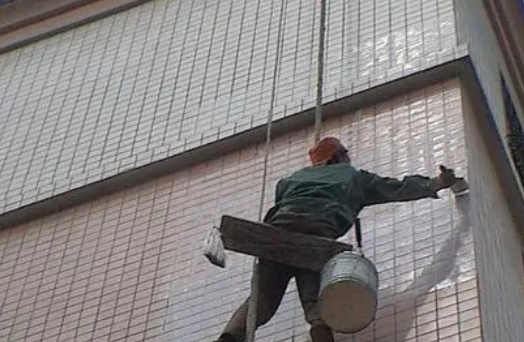 上饶市卫生间漏水维修公司分享下上饶市外墙防水的必要性。